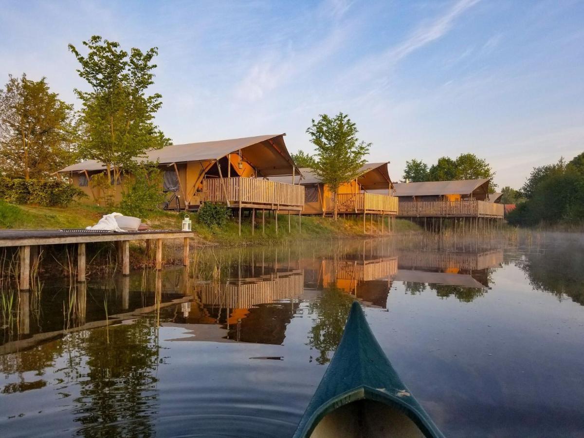 Combined Tents With Kitchen And Bathroom Located Near A Pond Bant Экстерьер фото