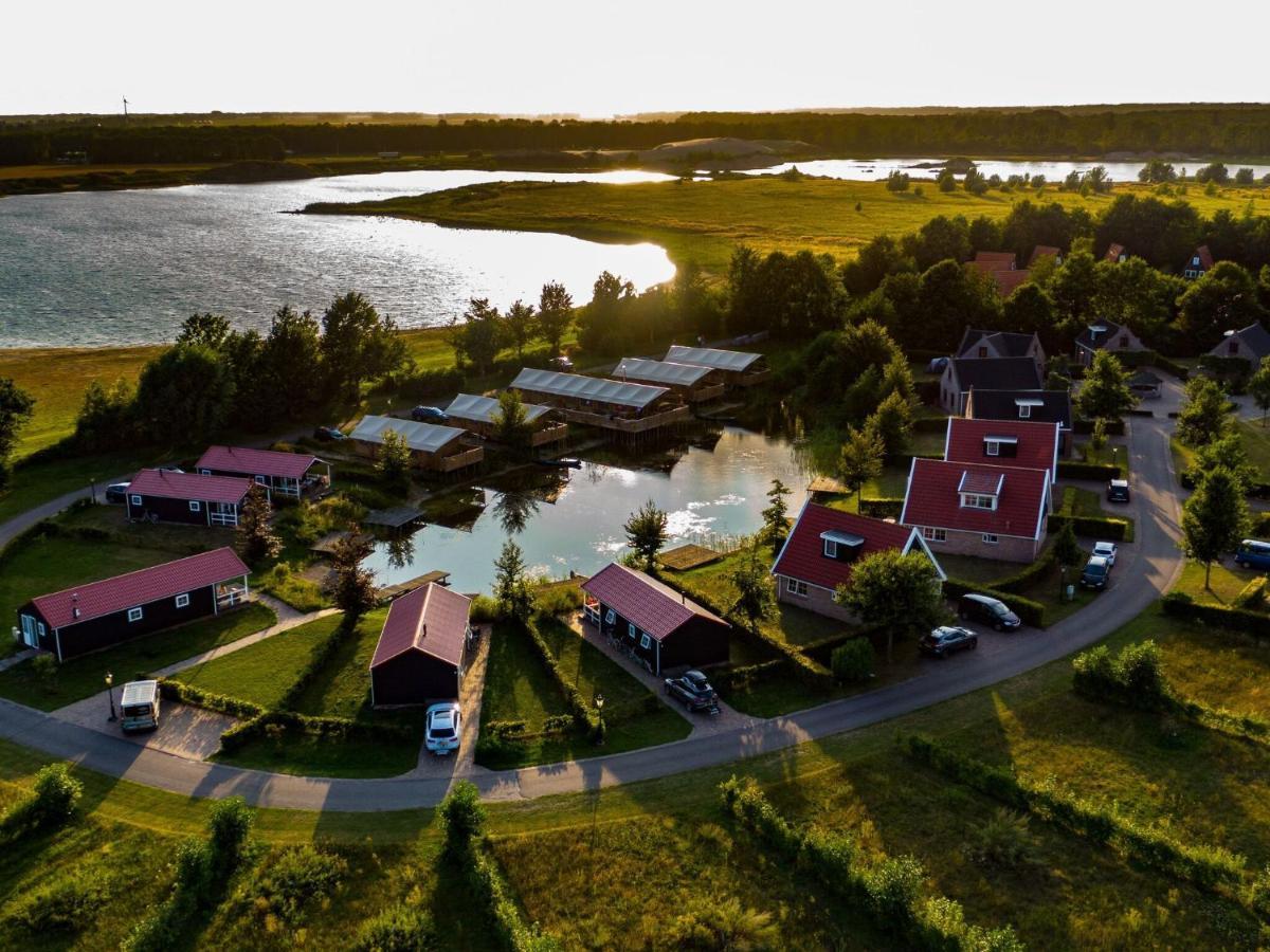 Combined Tents With Kitchen And Bathroom Located Near A Pond Bant Экстерьер фото